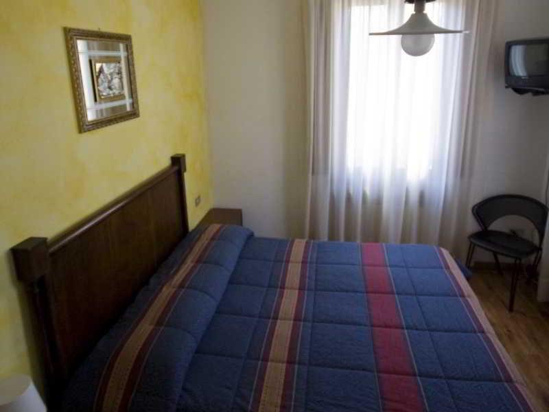 B&B Edelweiss Castione della Presolana Bagian luar foto