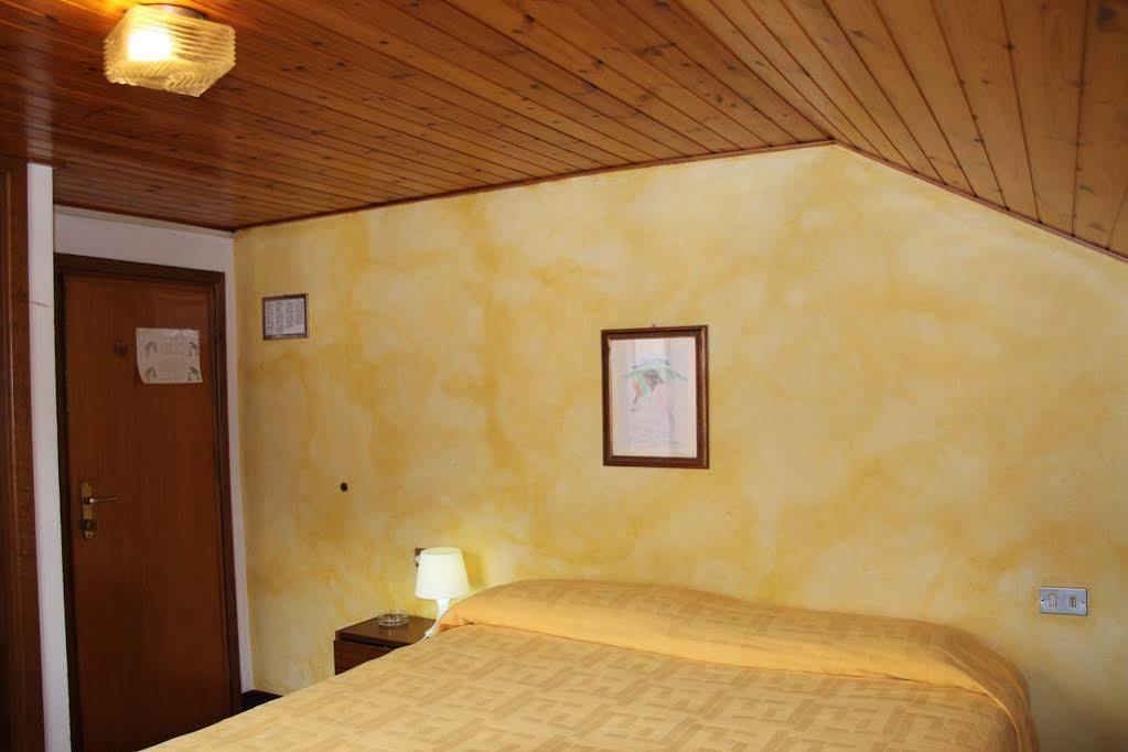 B&B Edelweiss Castione della Presolana Bagian luar foto